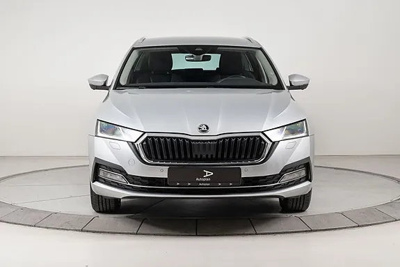 Skoda Octavia 2023 photo 4