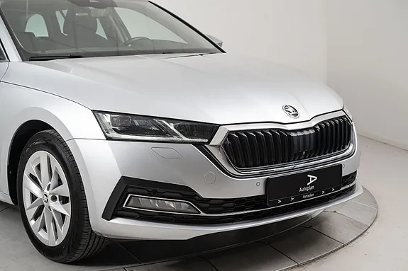 Skoda Octavia 2023 photo 3