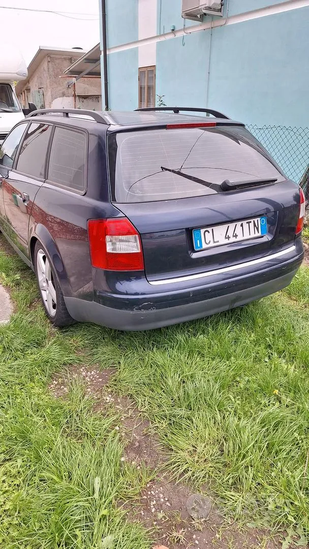 Audi A4 2004 photo 2