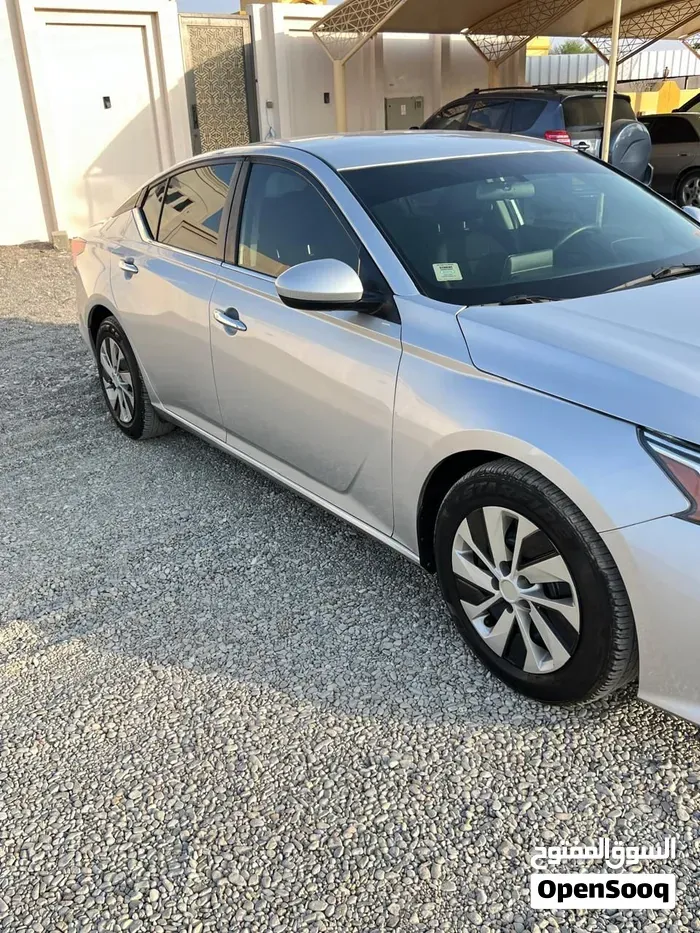 Nissan Altima 2019 photo 2