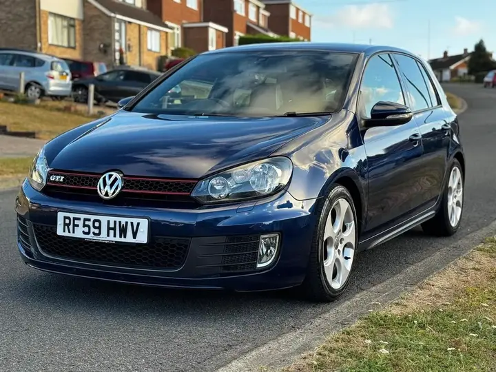 Volkswagen Golf 2010 photo 4