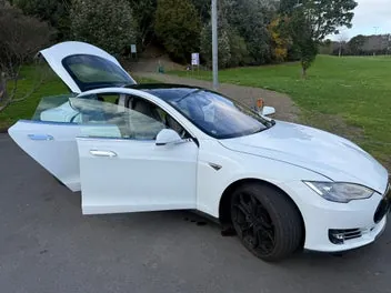 Tesla Model S 2015 photo 2