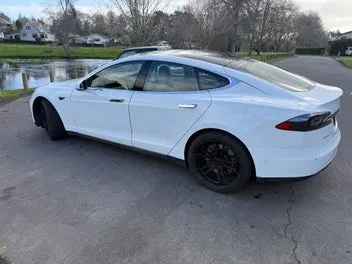 Tesla Model S 2015 photo 3