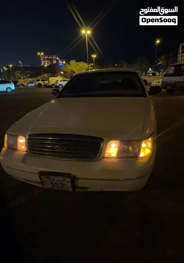 Ford Crown Victoria 2005 photo 3