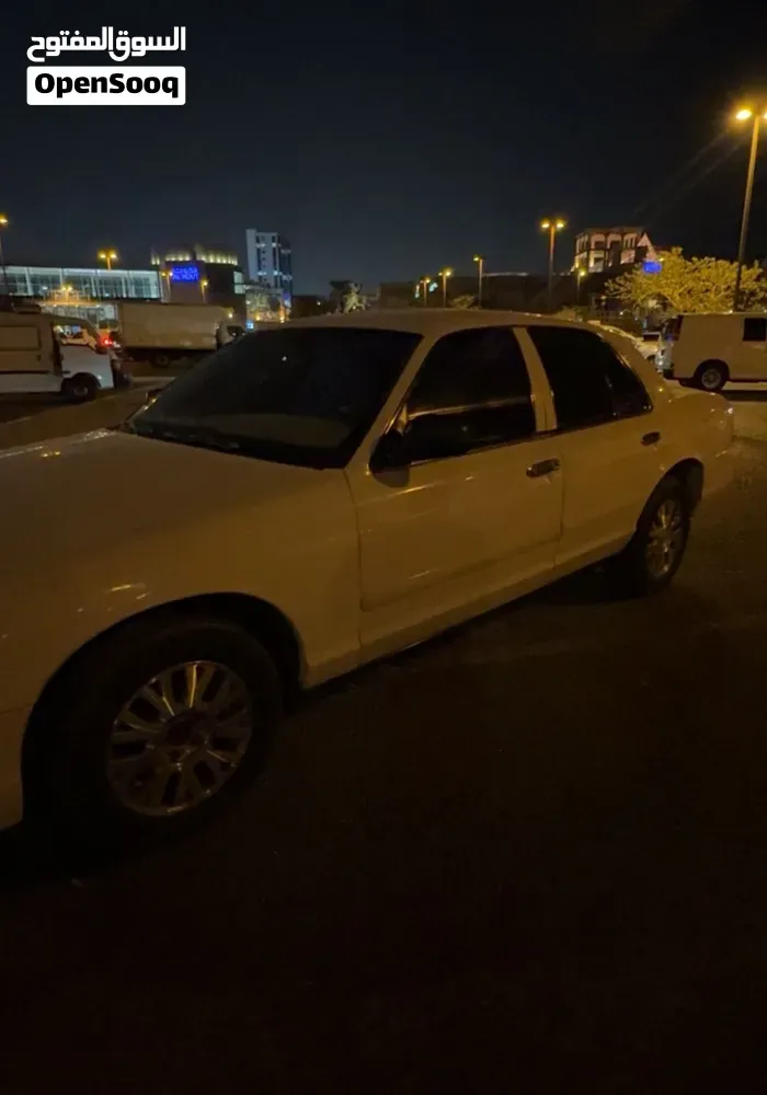Ford Crown Victoria 2005 photo 4