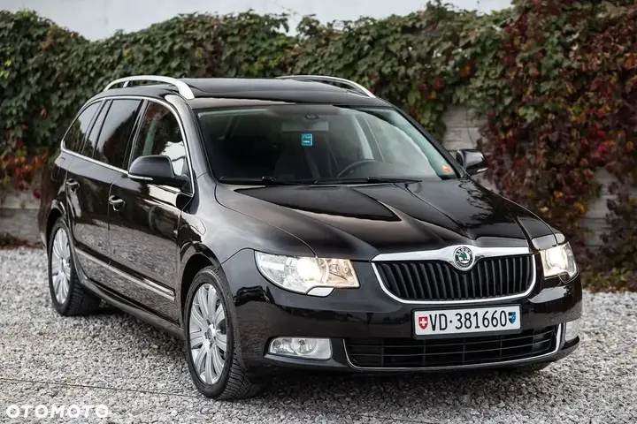 Skoda Superb 2011 photo 2