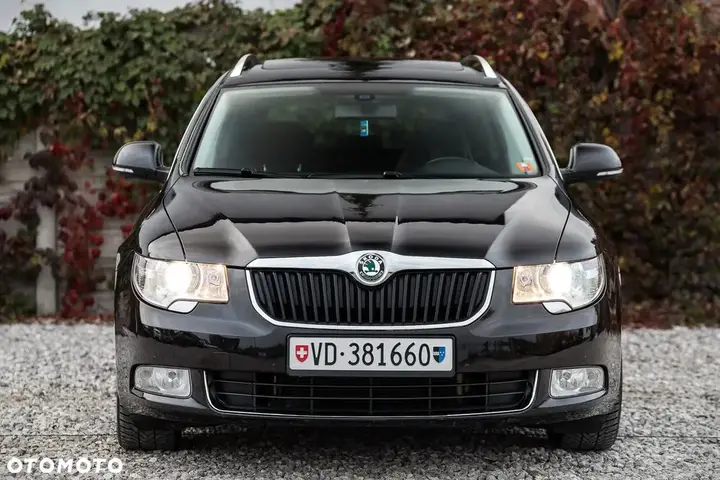 Skoda Superb 2011 photo 4