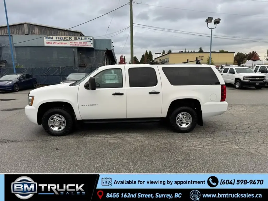 Chevrolet Suburban 2013 photo 2