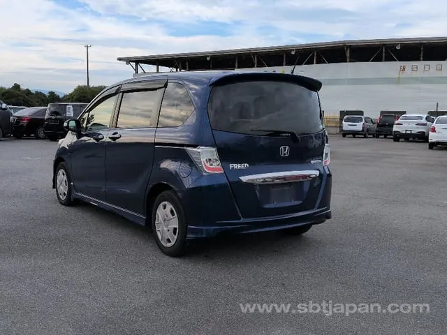 Honda Freed 2012 photo 3