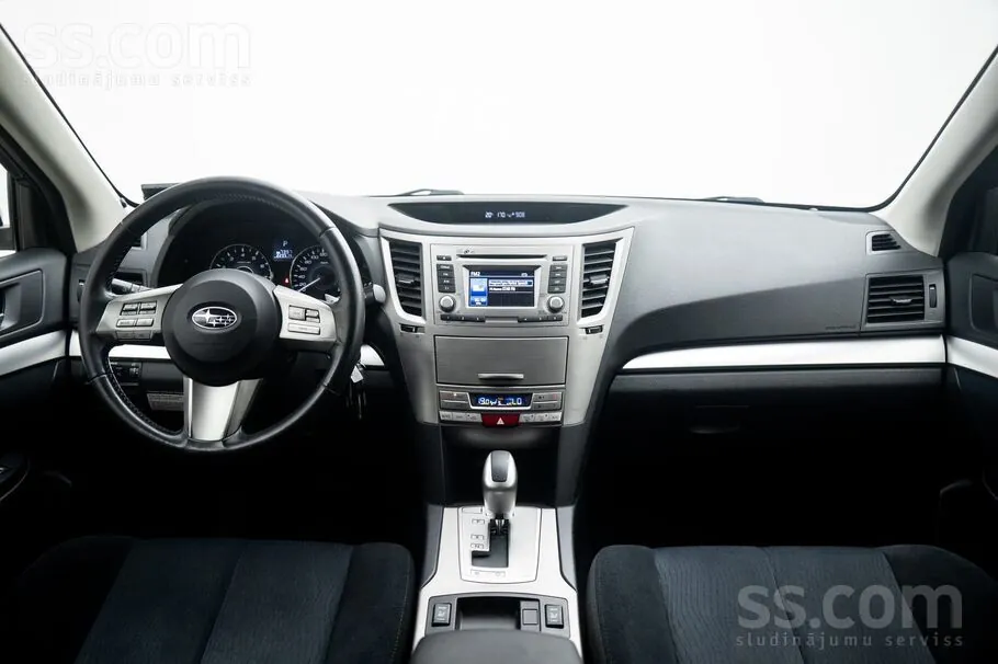 Subaru Outback 2012 photo 2