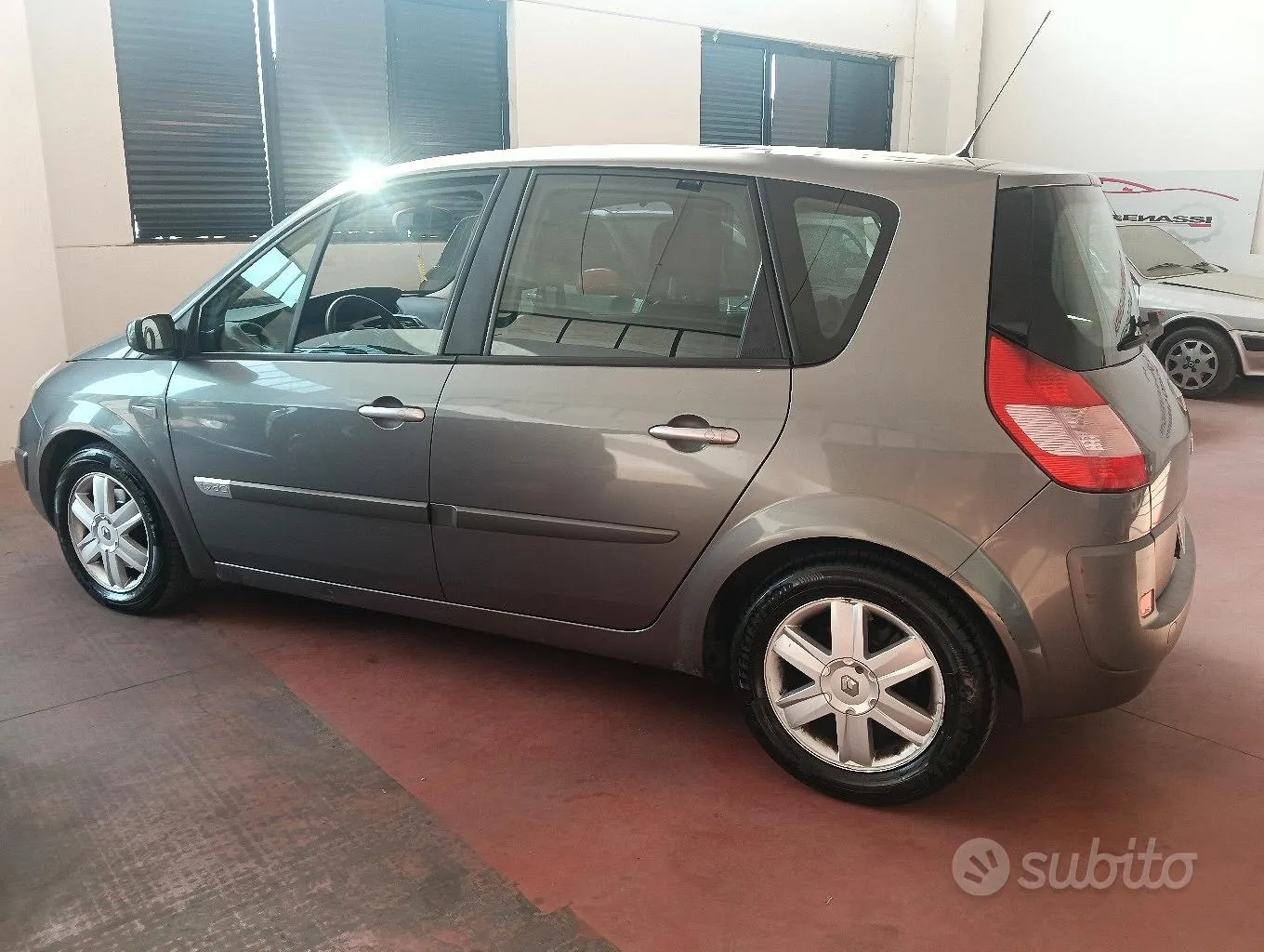 Renault Scenic 2004 photo 2