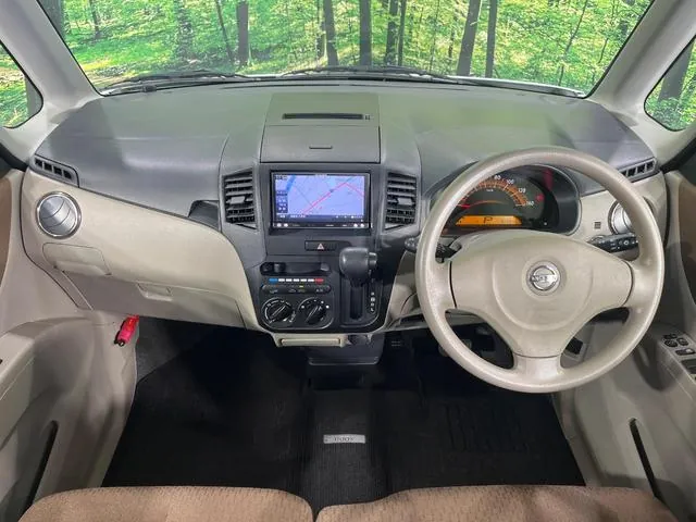 Nissan Luks E 2011 photo 2