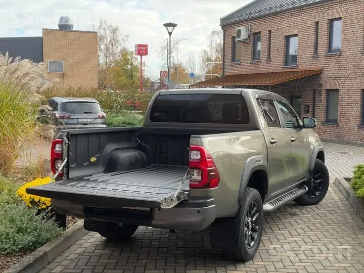 Toyota Hilux 2021 photo 2