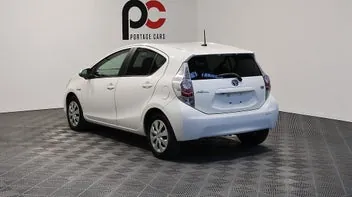 Toyota Aqua 2012 photo 5