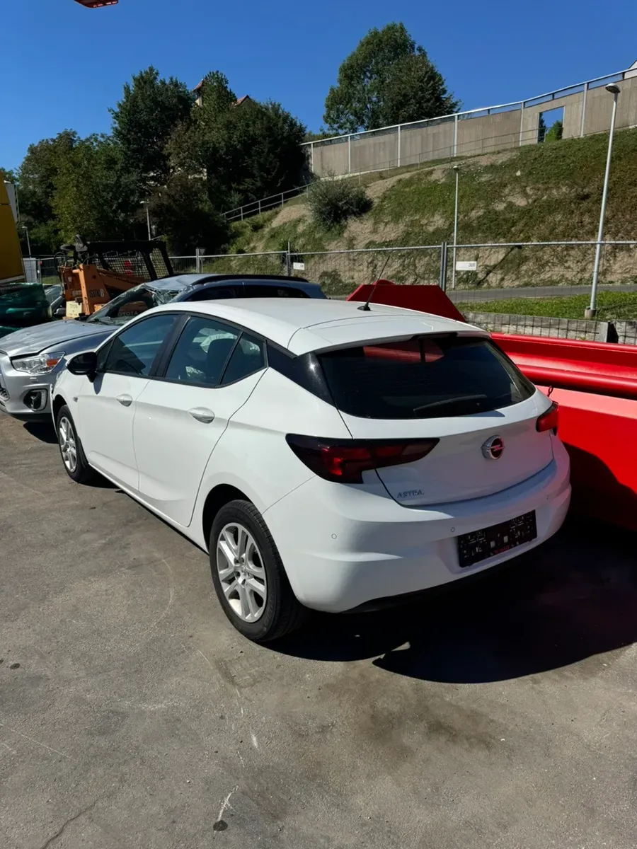 Opel Astra 2018 photo 2