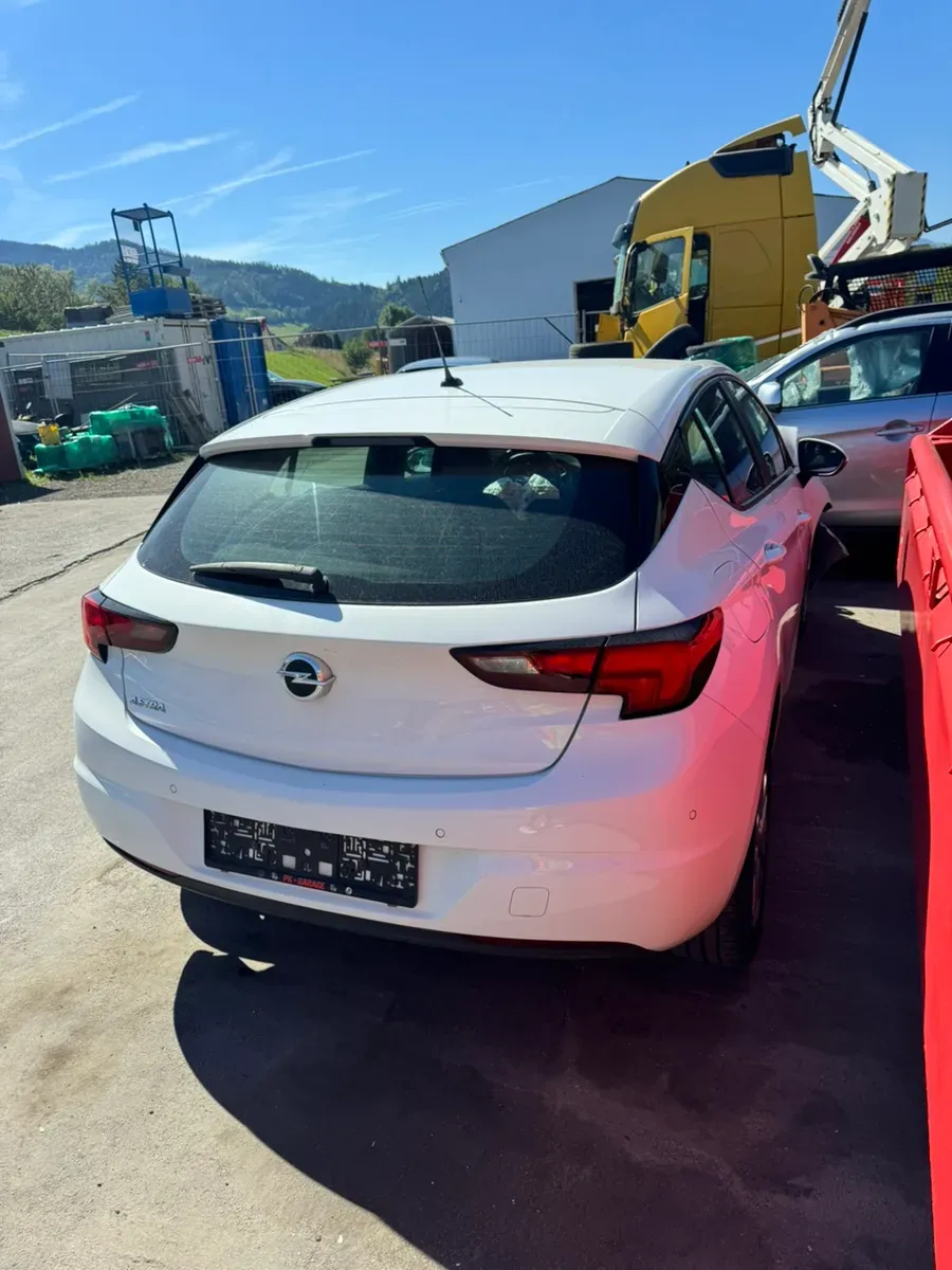 Opel Astra 2018 photo 3