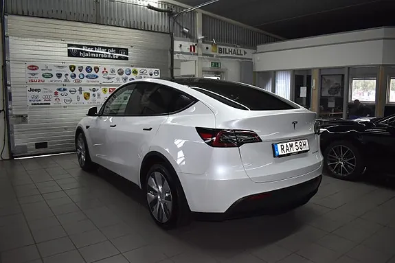 Tesla Model Y 2023 photo 4