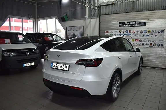 Tesla Model Y 2023 photo 3