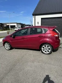 Ford Fiesta 2010 photo 2
