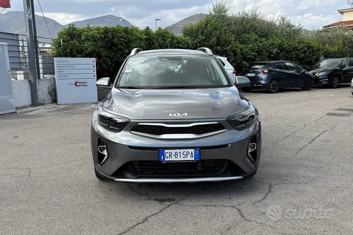 Kia Stonic 2023 photo 2