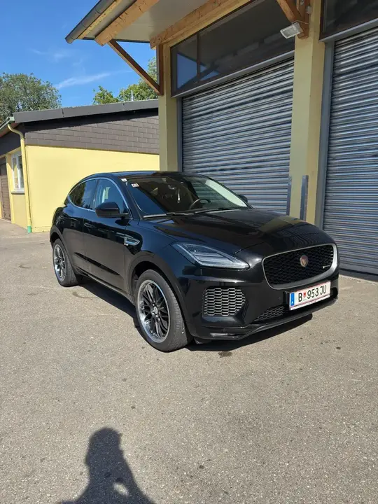 Jaguar E-Pace 2018 photo 2