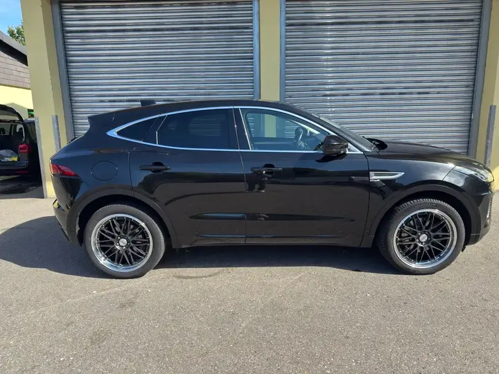 Jaguar E-Pace 2018 photo 3