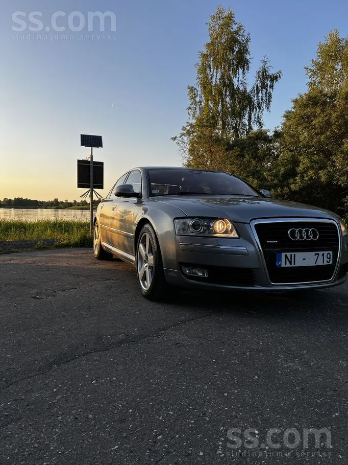 Audi A8 2008 photo 2
