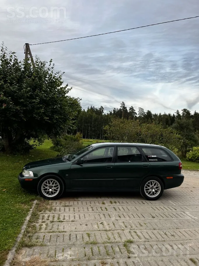 Volvo V40 2000 photo 3