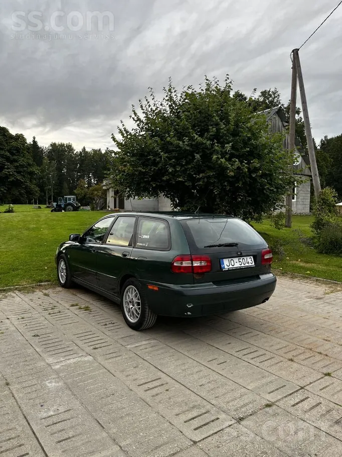 Volvo V40 2000 photo 4
