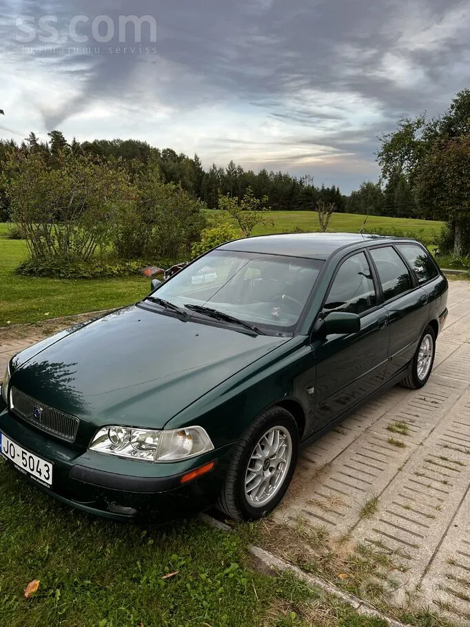 Volvo V40 2000 photo 2