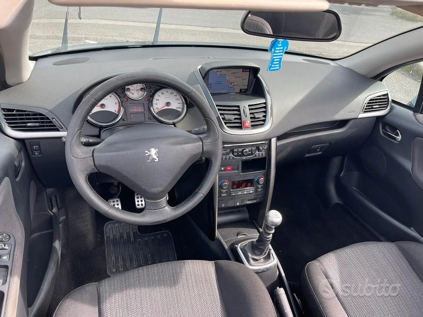 Peugeot 207 2011 photo 5