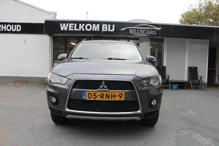 Mitsubishi Outlander 2011 photo 2