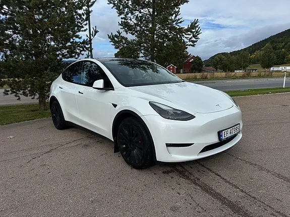 Tesla Model Y 2023 photo 2