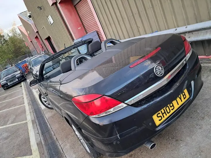 Vauxhall Astra 2009 photo 3