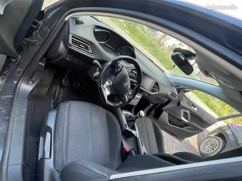 Peugeot 308 2018 photo 3