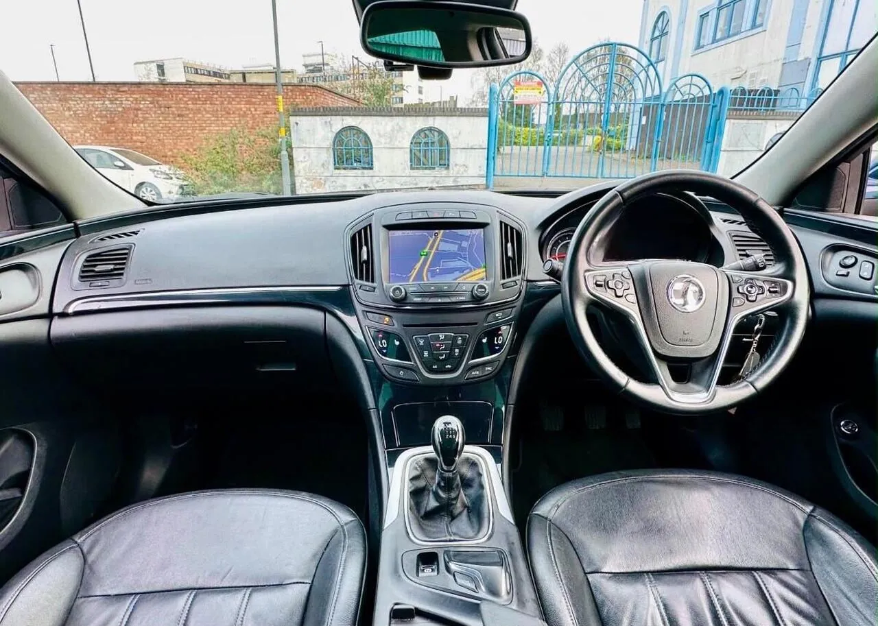 Vauxhall Insignia 2015 photo 2