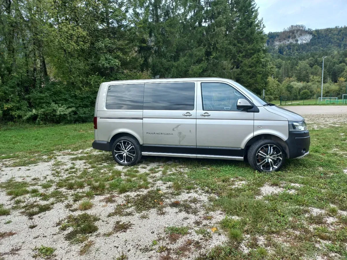 Volkswagen Multivan 2013 photo 2