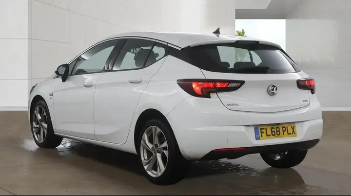 Vauxhall Astra 2018 photo 2