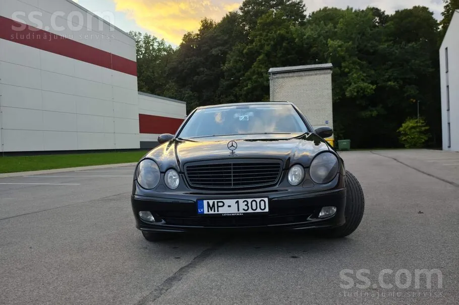 Mercedes-Benz E320