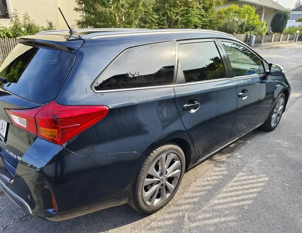 Toyota Auris 2013 photo 2