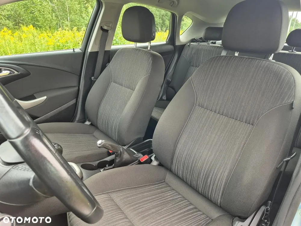 Opel Astra 2010 photo 5