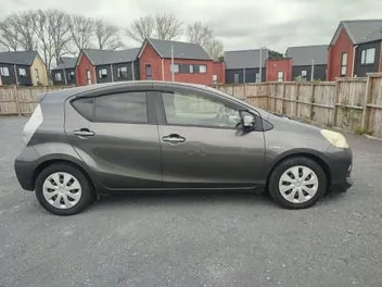 Toyota Aqua 2012 photo 4