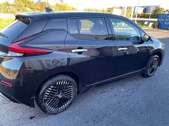 Nissan Leaf 2023 photo 2