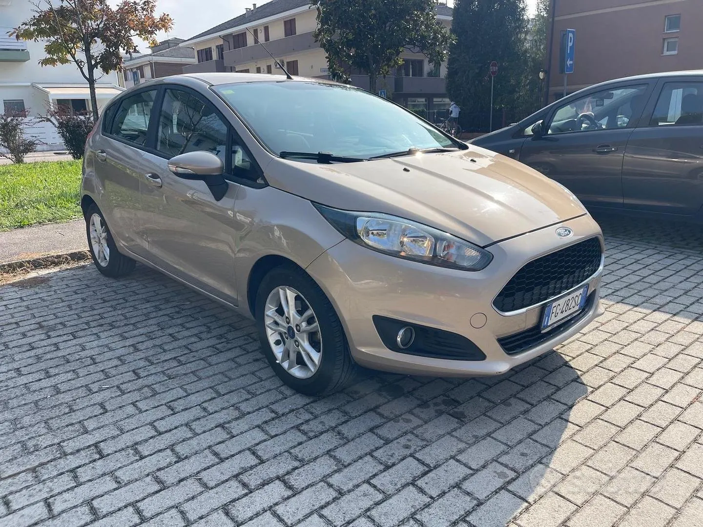 Ford Fiesta 2016 photo 2