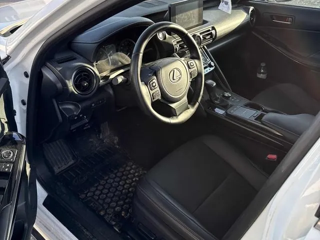Lexus Is 300 2024 photo 3