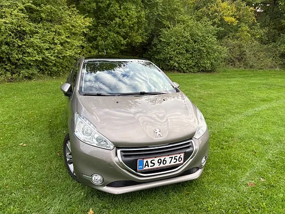 Peugeot 208 2014 photo 3