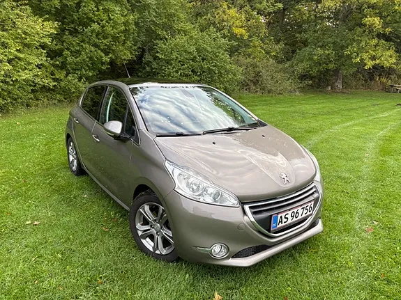 Peugeot 208 2014 photo 2