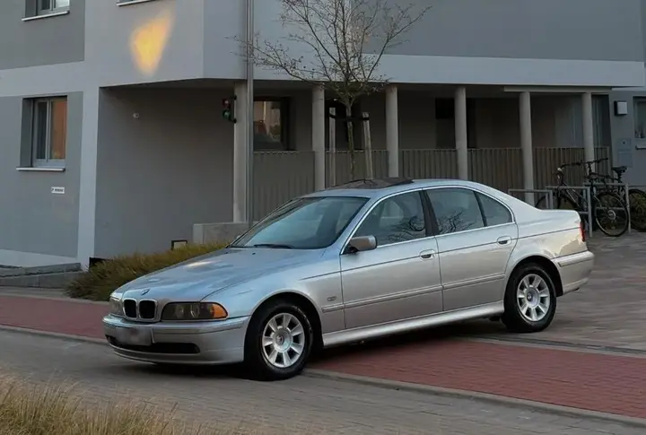 BMW 520I