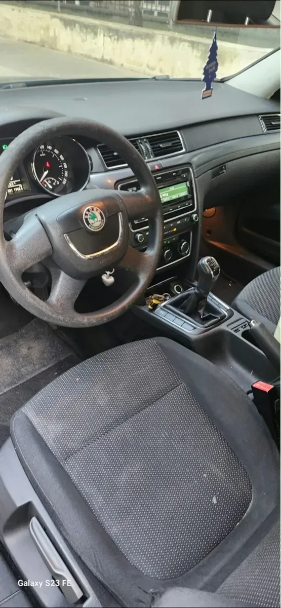 Skoda Superb 2012 photo 2