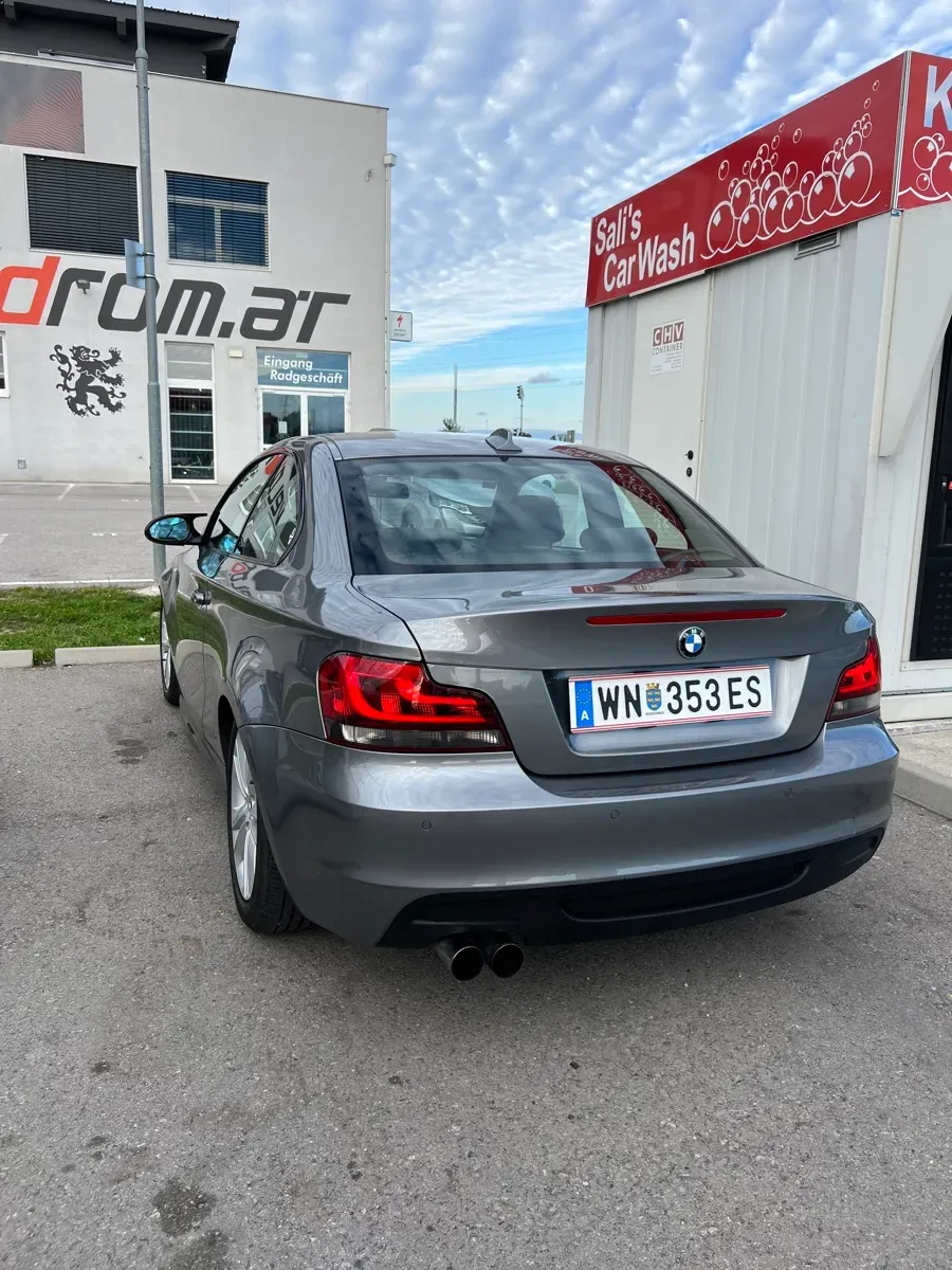 BMW 1 Series 2009 photo 2